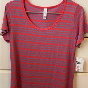 Small Lularoe Classic Tee